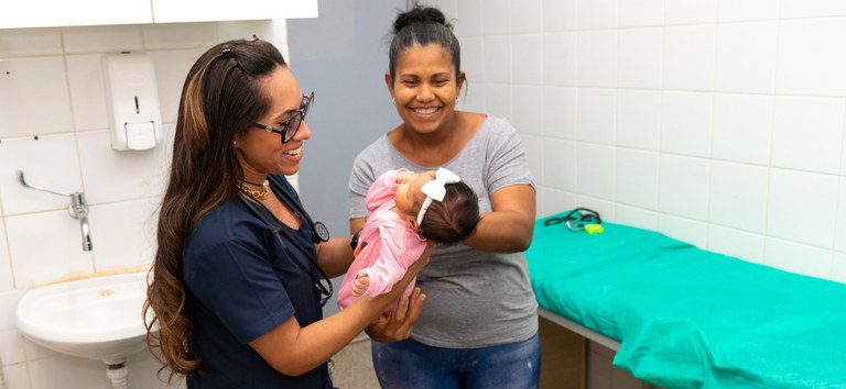 SUS garante cuidado integral às crianças desde os primeiros dias de vida SUS garante cuidado integral às crianças desde os primeiros dias de vida