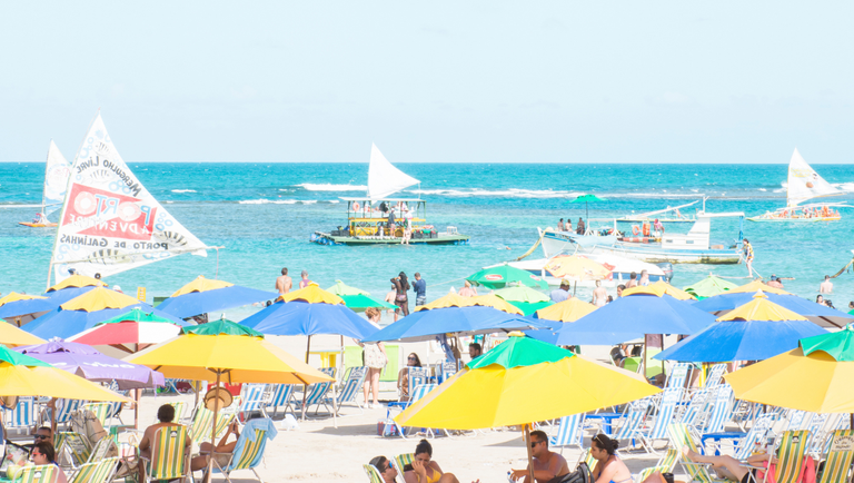 Turismo brasileiro cresce 6% no ano e chega a 15 meses seguidos de aumentos Turismo brasileiro cresce 6% no ano e chega a 15 meses seguidos de aumentos