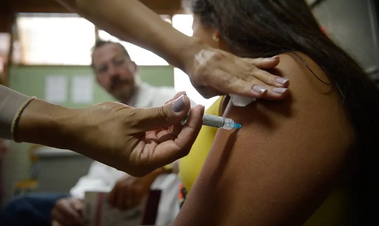 Vacina para HPV reduz em até 58% os casos de câncer do colo do útero no Brasil Vacina para HPV reduz em até 58% os casos de câncer do colo do útero no Brasil