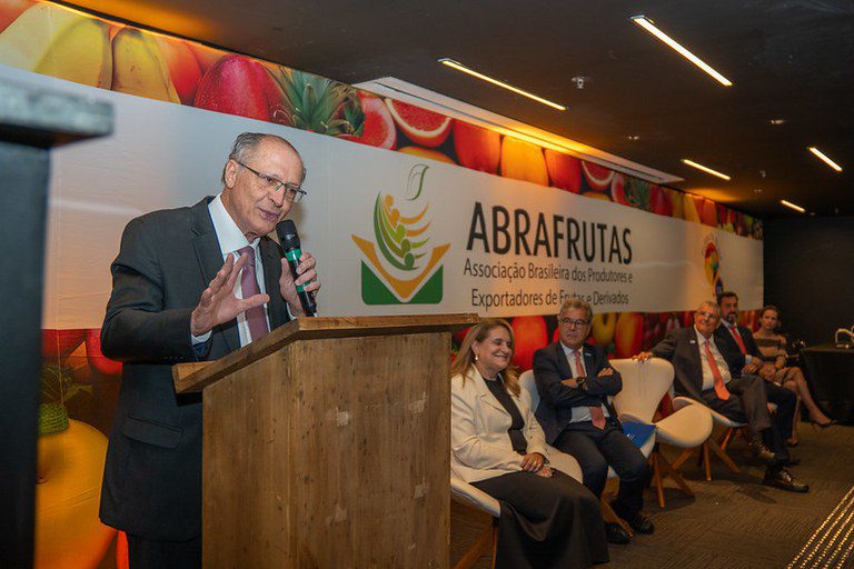 Alckmin: 'Todo empenho do governo é para tirar mais produtos do tarifaço'