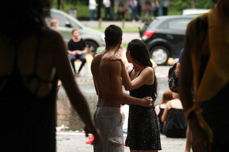 Uniões consensuais ultrapassam casamentos no civil e religioso, mostra Censo