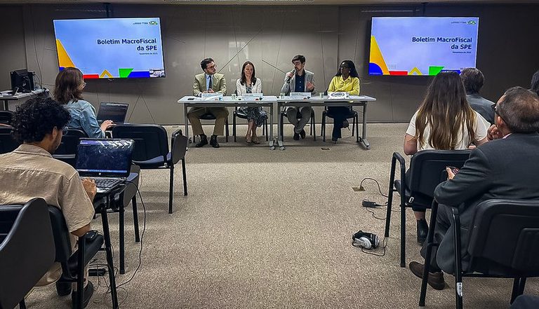 Contra tarifaço e análises pessimistas, projeções iniciais da Fazenda confirmam acertos