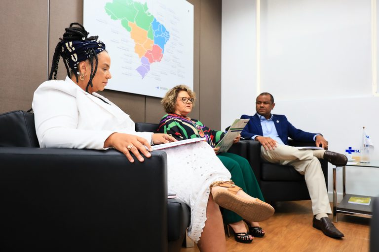 Ebserh convida ministérios da Igualdade Racial e Saúde para debater antirracismo