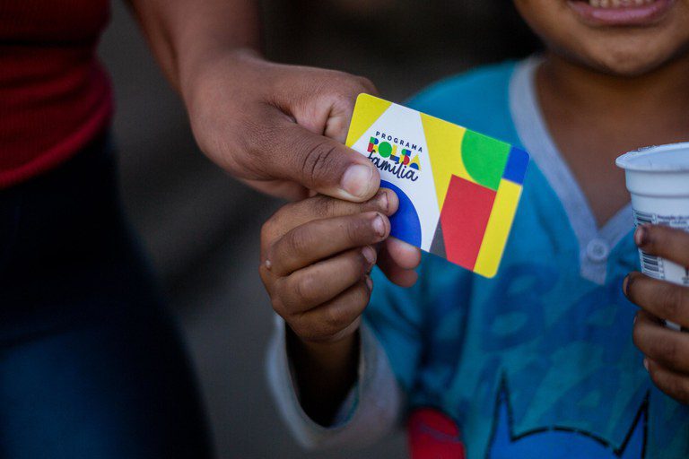 Em 12 anos, quase metade dos jovens do Bolsa Família deixou o Cadastro Único, revela pesquisa