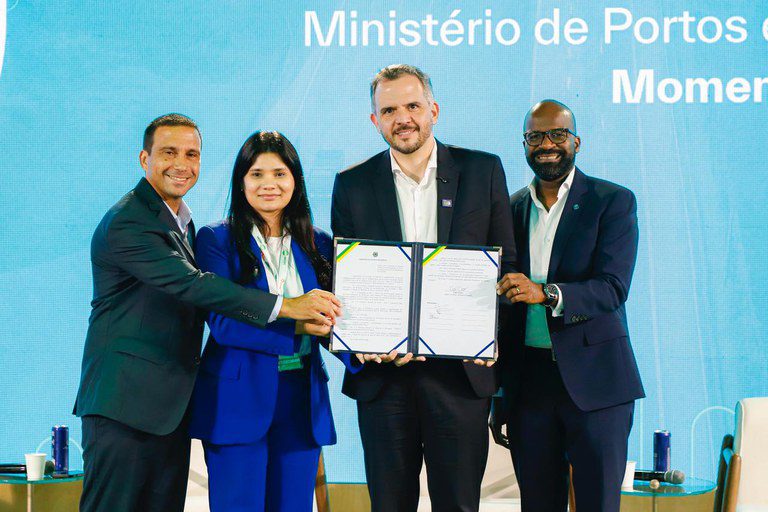 Governo do Brasil anuncia programas de descarbonização da navegação na COP 30