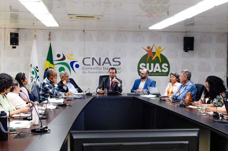 Governo quer a economia solidária integrada ao PIB brasileiro, afirma Luiz Marinho