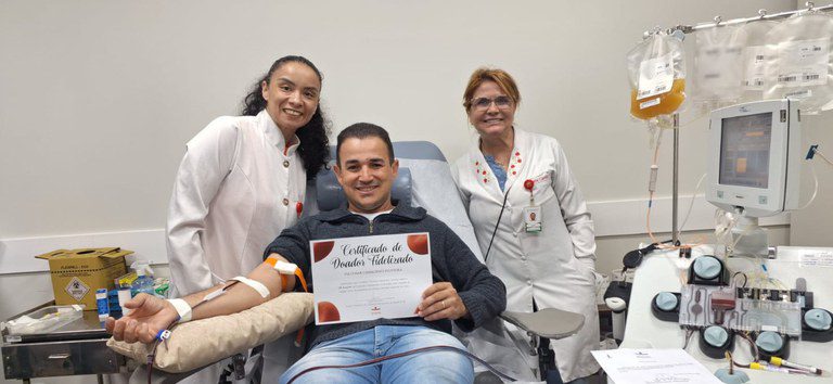 Homem faz 100ª doação de sangue e reforça importância da doação regular