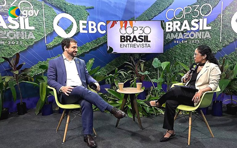 João Brant: 'A desinformação reforça o negacionismo e atrasa a ação climática'