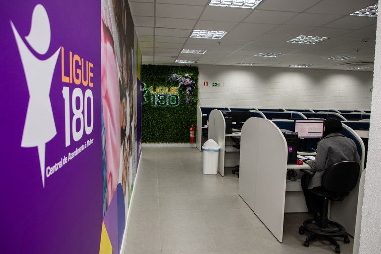 Central de Atendimento à Mulher: 20 anos de enfrentamento à violência de gênero