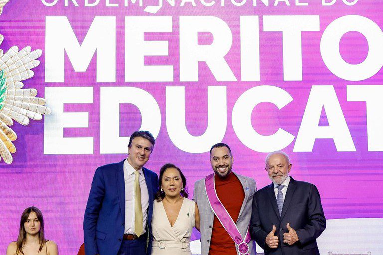 Lula: 'dê oportunidade e coloque dinheiro na educação que o país fará a sua revolução'