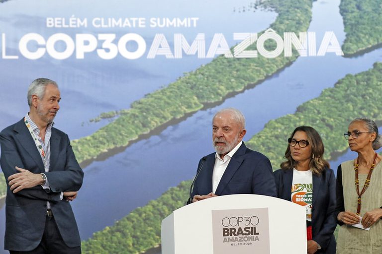 Lula defende redução de emissões de gases de efeito estufa e exalta participação social na COP 30