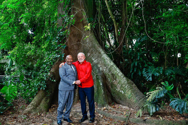 Lula se reúne com o presidente de Comores, Azali Assoumani