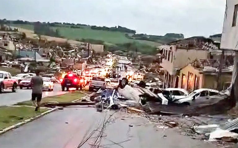 Lula se solidariza com famílias de vítimas de ciclone e envia equipes de governo ao PR