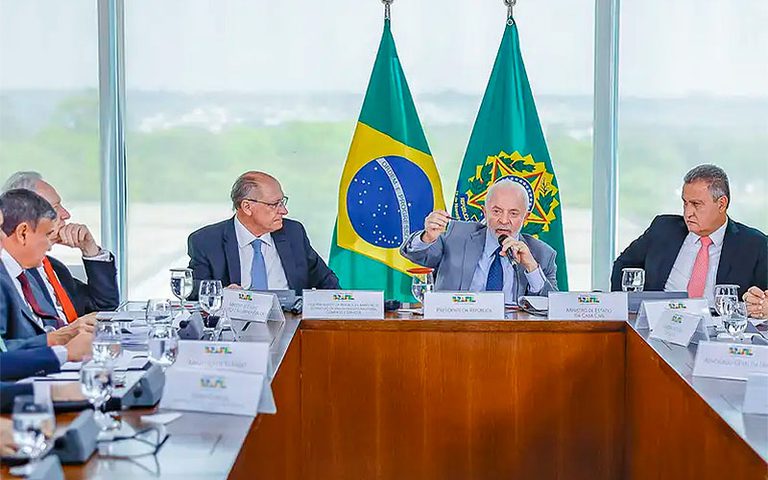 Lula trata com ministros projetos prioritários de Segurança Pública para o Governo