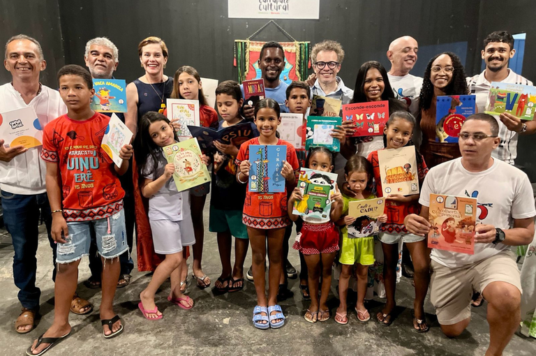 Bibliotecas públicas e comunitárias do Cariri, no Ceará, recebem kits literários