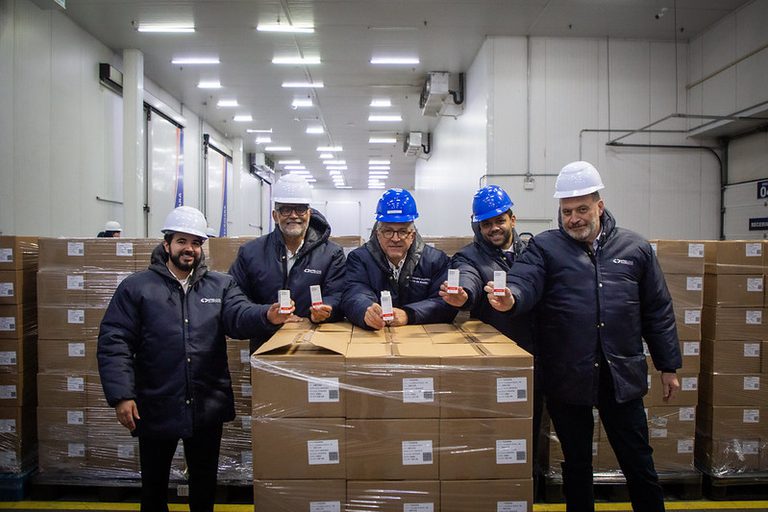 Padilha recebe primeiro lote de insulina glargina feita com tecnologia nacional