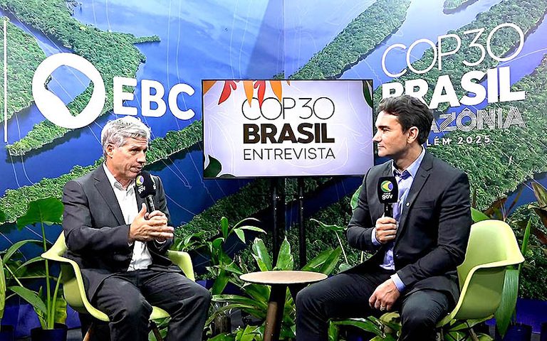 Ministro do Turismo pede ‘licença’ a jornalista e entrevista colega Paulo Teixeira, do MDA