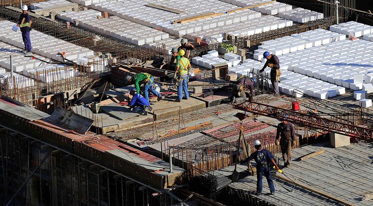 IBGE: desemprego recua para 5,4%, menor taxa da série histórica iniciada em 2012