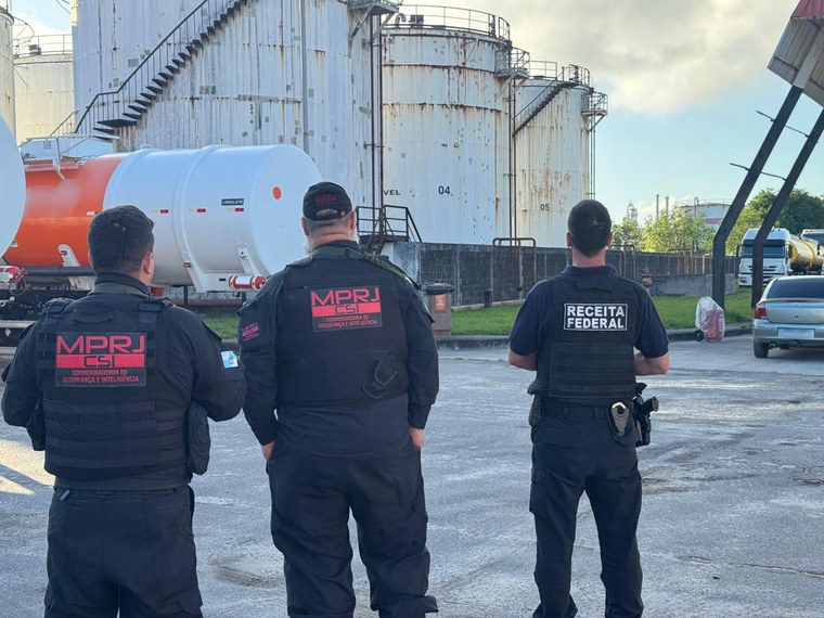 Receita faz nova operação contra crime organizado que lava dinheiro com combustíveis