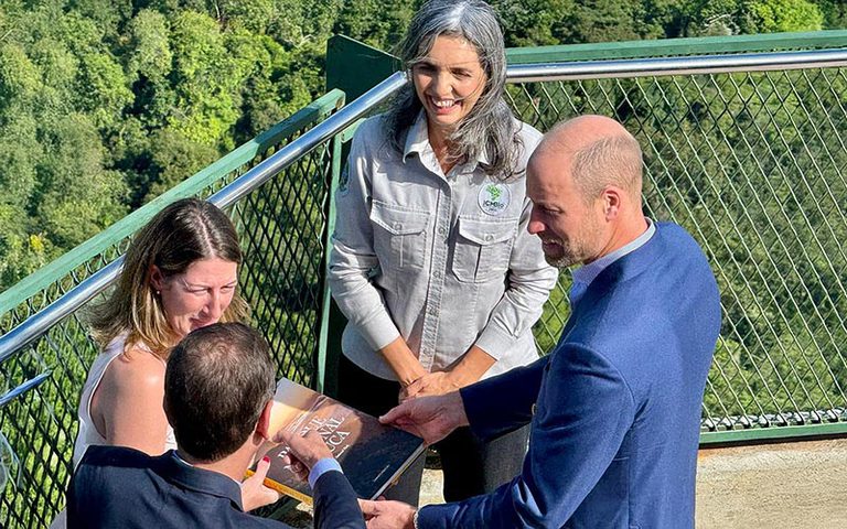 Príncipe William visita Parque Nacional da Tijuca e se deslumbra com floresta na cidade