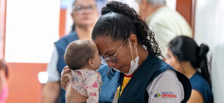 Programa Agora Tem Especialistas atende indígenas Yanomami em Boa Vista