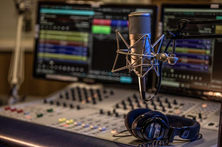 Rádio Nacional da Amazônia amplia cobertura da COP 30 para ouvintes estrangeiros