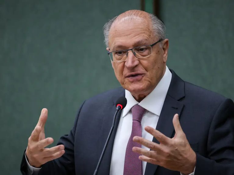 Um pequeno passo de US$ 9,7 bilhões, diz Alckmin sobre redução de tarifaço