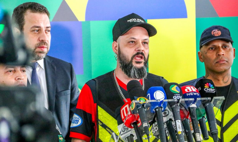 'A gente precisa ter nossos direitos', dizem entregadores em reunião com Boulos