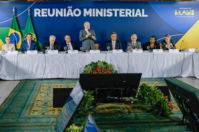'Acabamos com a invisibilidade do povo pobre deste País', diz Lula em reunião ministerial