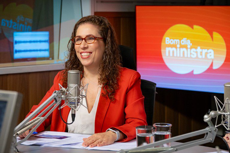 'É ter um serviço público com a cara do Brasil', diz Esther Dweck sobre o Enem dos Concursos