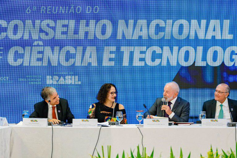 'Investimento em pesquisa retorna para o povo', diz Lula na 6ª reunião do Conselho Nacional de Ciência e Tecnologia