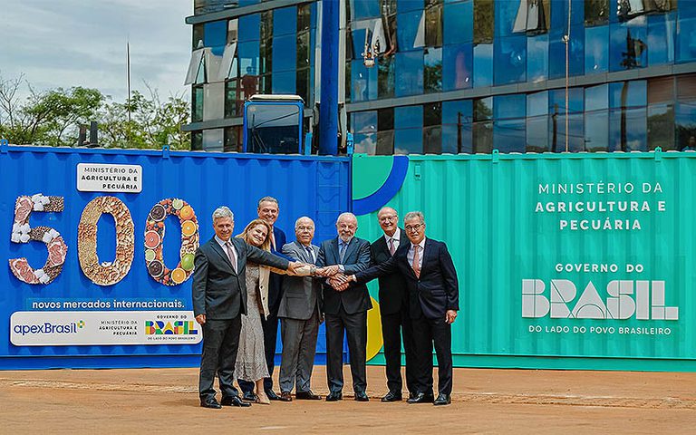 'Quem pensa pequeno nem sonha', diz Lula ao celebrar superação de 500 novos mercados pelo País