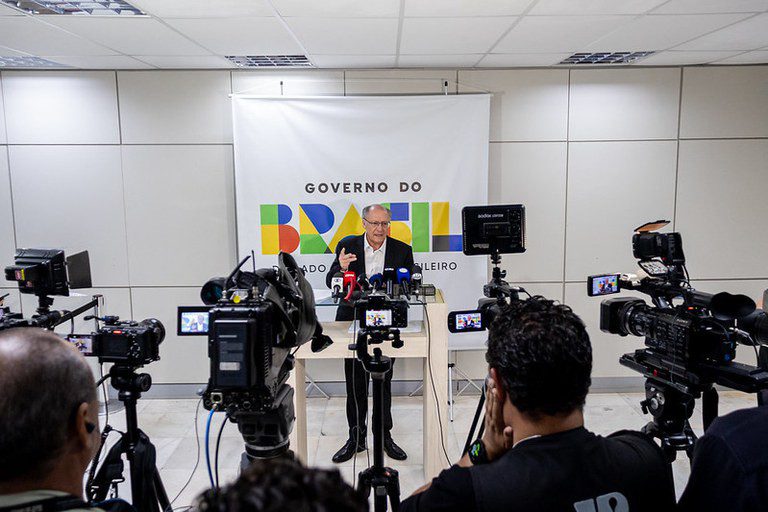 2025: Alckmin destaca carro sustentável, redução de custos, transparência e comércio exterior