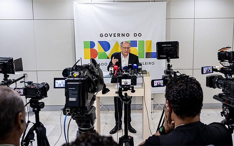 Alckmin destaca carro sustentável, redução de custos, transparência e comércio exterior