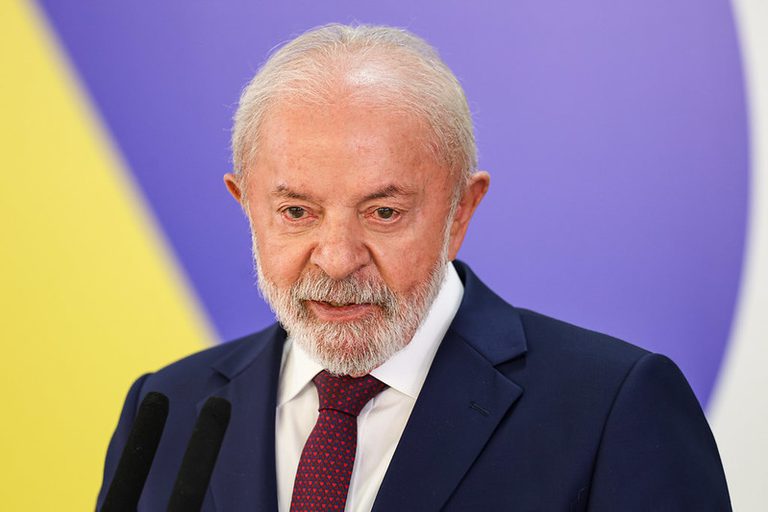 A extrema-direita é o próprio 'sistema' que ela finge combater, argumenta Lula