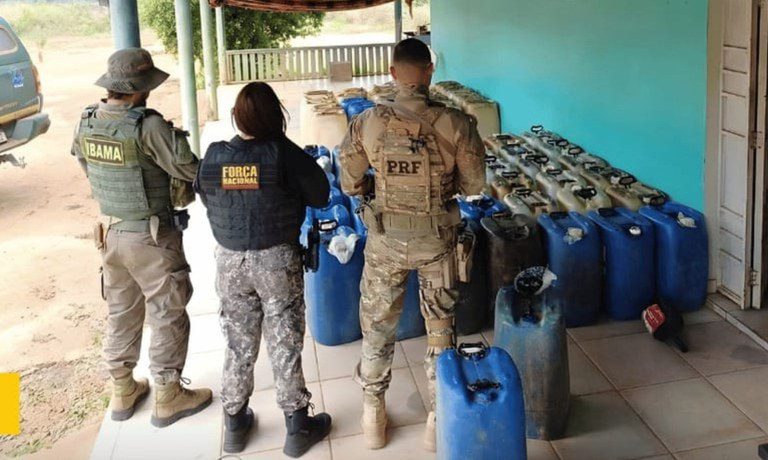 Ação do Governo do Brasil apreende mercúrio, armas e combustível de garimpo ilegal em Roraima