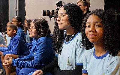 Adolescentes e o Mundo Digital: ensino integral como caminho para o aprendizado mais amplo