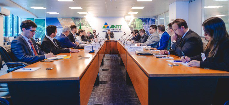 Brasil e Paraguai dão passo decisivo para acabar com irregularidades no transporte de cargas na fronteira