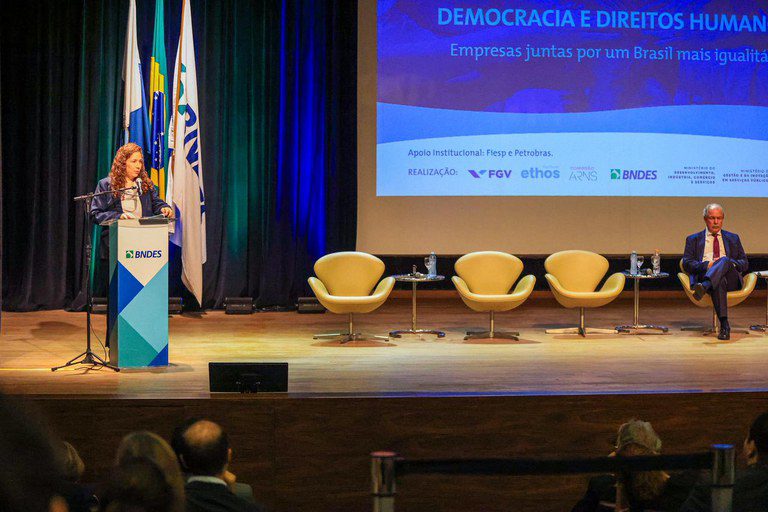 Estatais são indutoras de desenvolvimento, diversidade e equidade, defende ministra