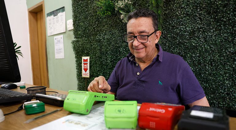 Um a cada quatro idosos trabalhava em 2024, aponta IBGE