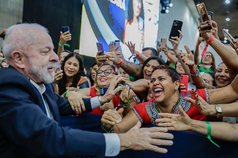 Lula afirma que vai liderar movimento para combater violência contra as mulheres