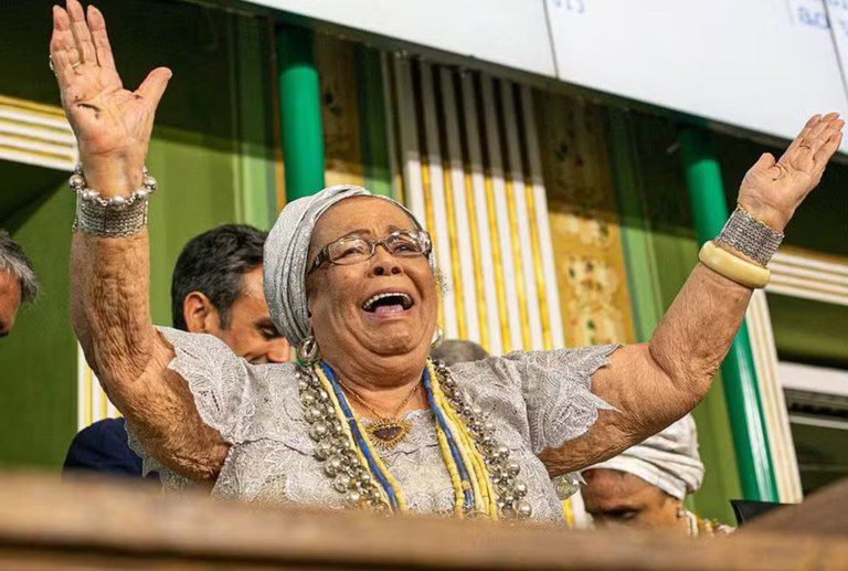 Governo lamenta a morte de Mãe Carmen, ialorixá do Terreiro do Gantois, aos 98 anos