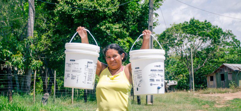 Governo distribui filtros que eliminam agentes causadores de doenças em aldeias indígenas