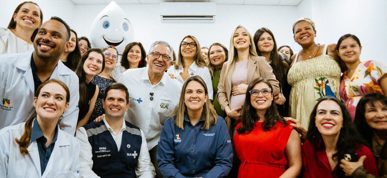 Ministro da Saúde e primeira-dama lançam vacinação contra bronquiolite em Brasília