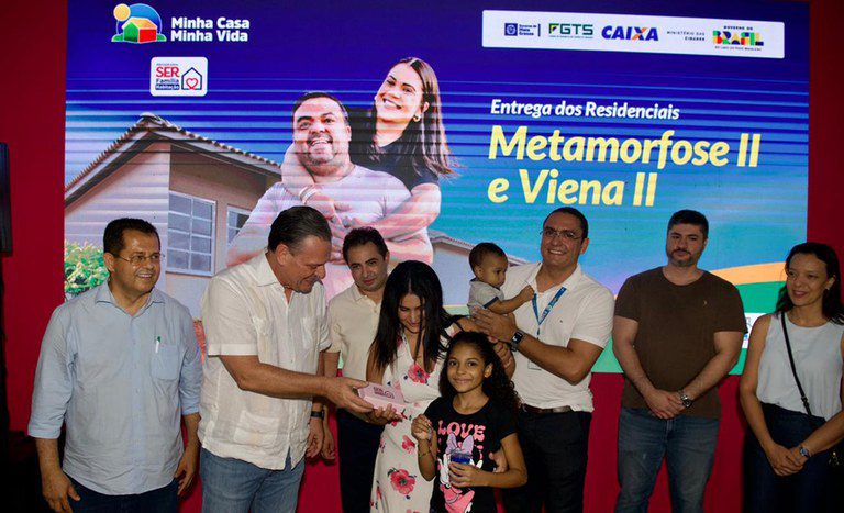 Ministro Fávaro entrega 132 chaves do Minha Casa, Minha Vida em Várzea Grande (MT)