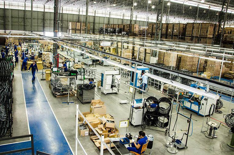 Produção industrial cresce em oito dos 15 locais pesquisados em outubro