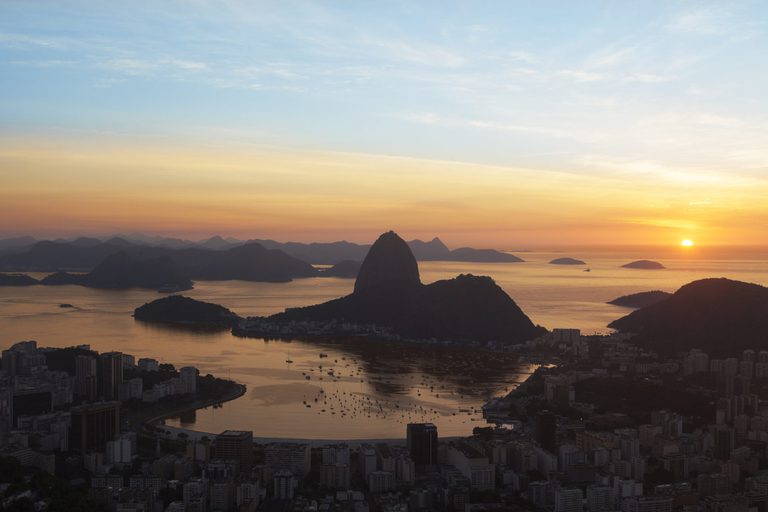 Brasil renova recorde histórico e recebe mais de 8,3 milhões de turistas internacionais em 2025