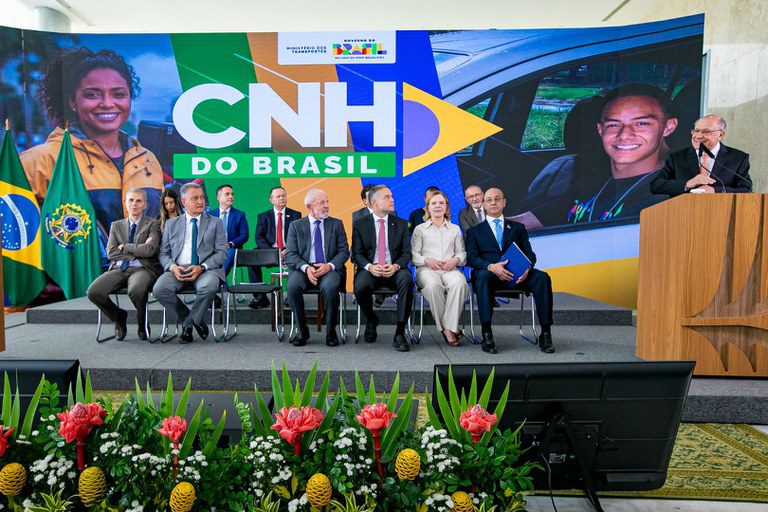 'É um gol de placa', diz Alckmin sobre novas regras para carteira de motorista