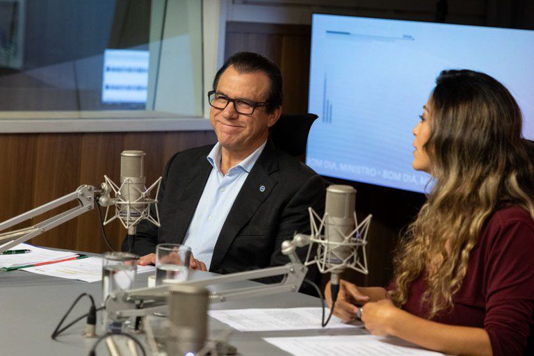 'Não é uma bolha, é um crescimento consistente', diz Luiz Marinho sobre geração de empregos