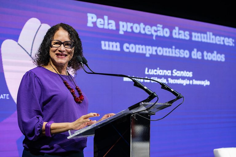 Enfrentar a violência contra a mulher exige políticas públicas integradas, diz ministra